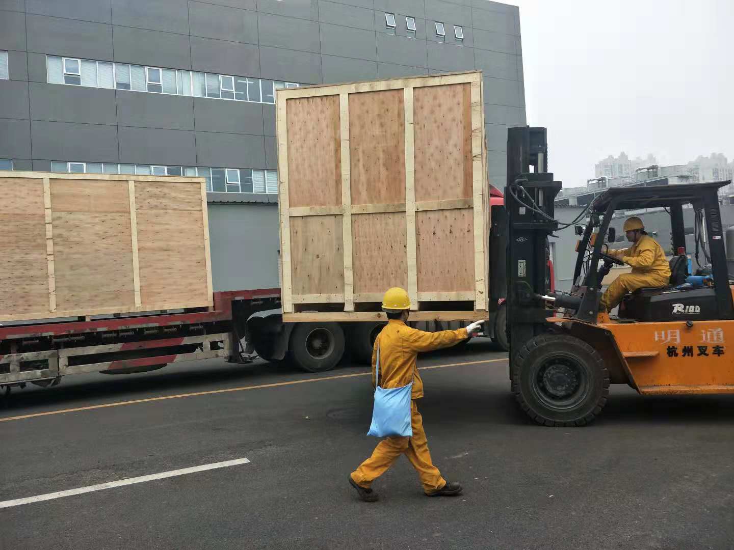 設備搬運,叉(chā)車移位